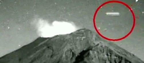 UFO sigariforme ripreso sul Popocatepetl