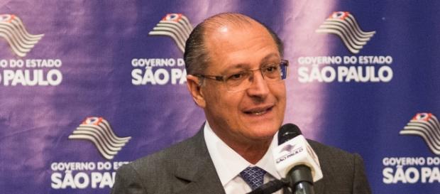 Alckmin nega fechamento de escolas Alckmin nega fechamento de escolas