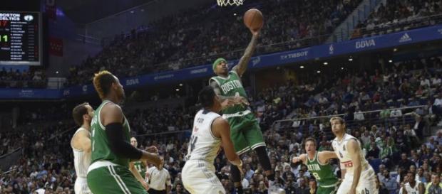 Isaiah Thomas anotando frente al Madrid Isaiah Thomas anotando frente al Madrid
