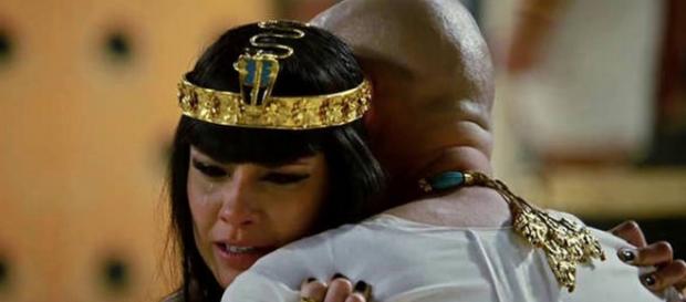 Nefertari impede Ramsés de libertar escravos Nefertari impede Ramsés de libertar escravos