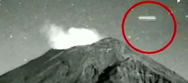 UFO sigariforme ripreso sul Popocatepetl UFO sigariforme ripreso sul Popocatepetl