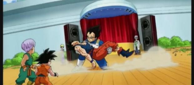 Vegeta sujetando a Goku luego de ser derrotado Vegeta sujetando a Goku luego de ser derrotado