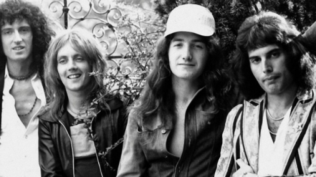 I Queen nel 1975 in una foto in bianco & nero