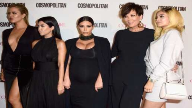 Le sorelle Kardashian e la madre per Cosmopolitan