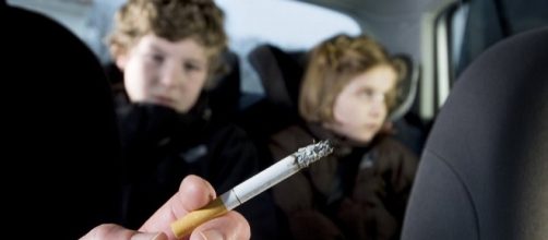 Vietato fumare in auto con bambini a bordo