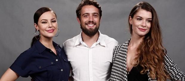 Alinne Moraes não aceita tirar foto com Paolla Alinne Moraes não aceita tirar foto com Paolla