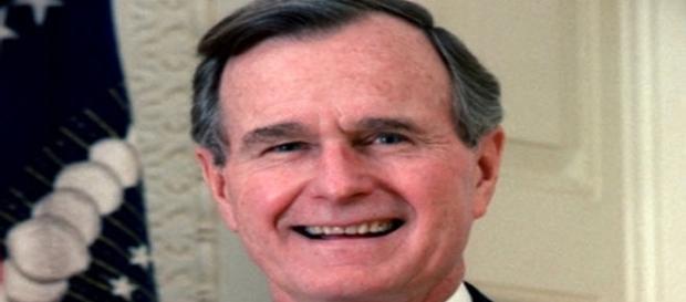 il vice presidente degli Stati Uniti George Bush il vice presidente degli Stati Uniti George Bush