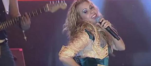 Joelma e fãs 'esquecem' Chimbinha em show Joelma e fãs 'esquecem' Chimbinha em show