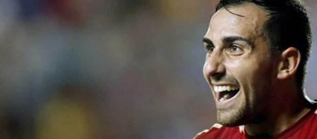 Paco Alcácer en un partido con España Paco Alcácer en un partido con España