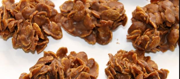 Postre: Rocas de chocolate con leche Postre: Rocas de chocolate con leche