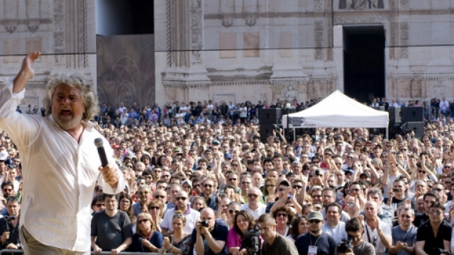 Beppe Grillo pronto per Italia 5 Stelle