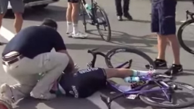 La caduta di Tom Boonen all'Abu Dhabi Tour.