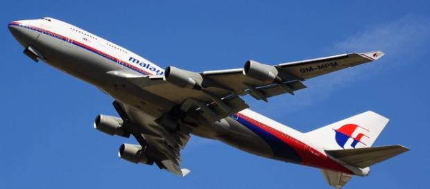 Avion al companiei Malaysia Airlines la decolare Avion al companiei Malaysia Airlines la decolare