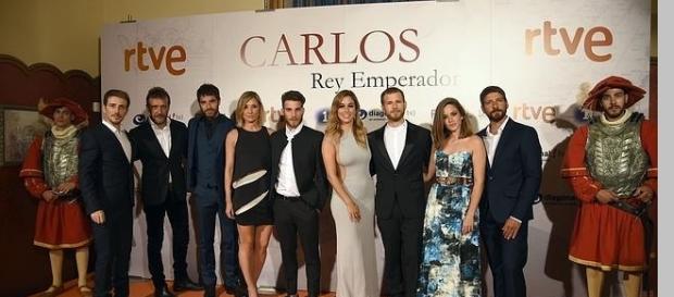 Elenco de actores de la serie Carlos. Elenco de actores de la serie Carlos.