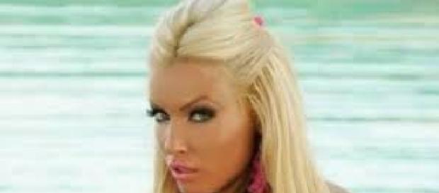Loredana Chivu, blonda de la emisiunea "Wowbiz" Loredana Chivu, blonda de la emisiunea "Wowbiz"