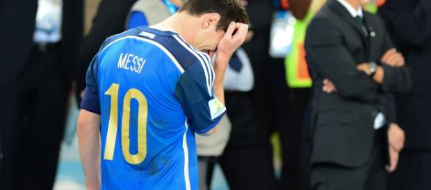 Messi desolado tras perder la final del mundial. Messi desolado tras perder la final del mundial.