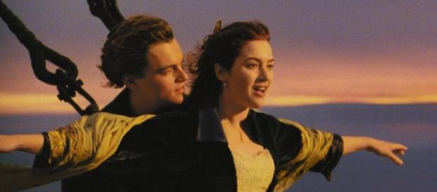 Una scena celebre del film Titanic Una scena celebre del film Titanic