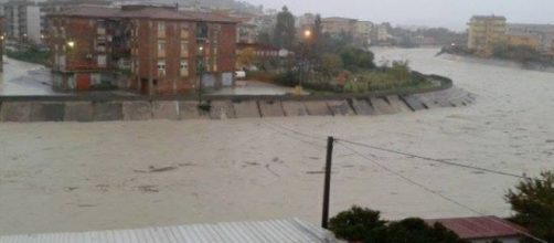 Il tratto di fiume Esaro che si snota a Crotone.