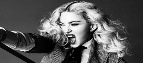 Madonna per i diritti degli omosessuali