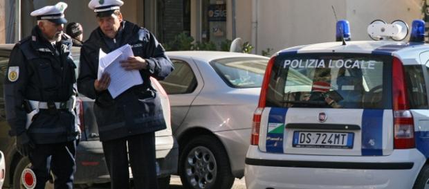 La Polizia Municipale durante i controlli La Polizia Municipale durante i controlli