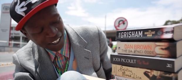 O jovem, de 24 anos, mudou de vida com os livros O jovem, de 24 anos, mudou de vida com os livros