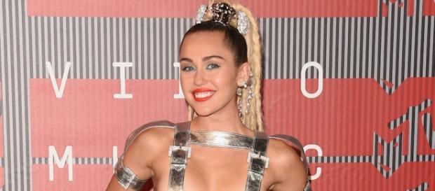 Próximo show de Miley não terá ninguém vestido Próximo show de Miley não terá ninguém vestido
