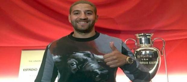 Taarabt já sorri após polémica na Luz Taarabt já sorri após polémica na Luz