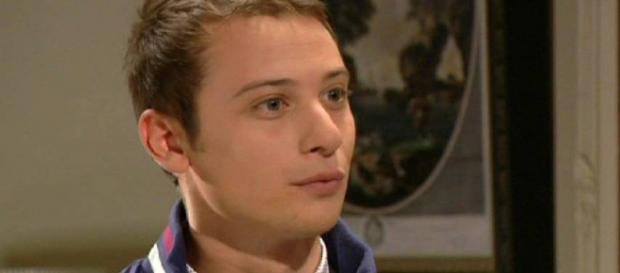 Un posto al sole: Sandro lascia Napoli? Un posto al sole: Sandro lascia Napoli?