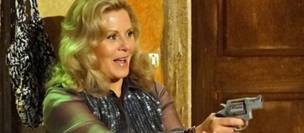 Vera Fischer inventa desculpa e foge de programa Vera Fischer inventa desculpa e foge de programa