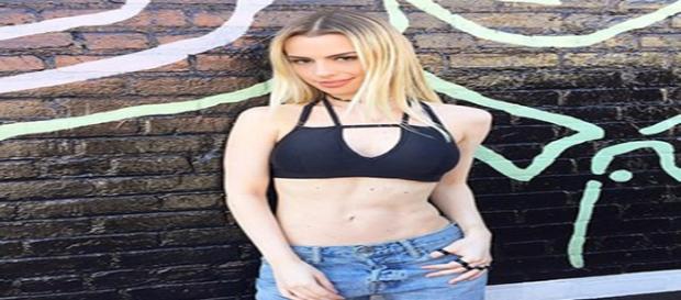 Após perder 14 quilos e com a barriga à mostra Após perder 14 quilos e com a barriga à mostra