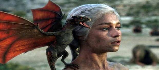 Daenerys Targaryen con Drogon en 'Juego de Tronos' Daenerys Targaryen con Drogon en 'Juego de Tronos'