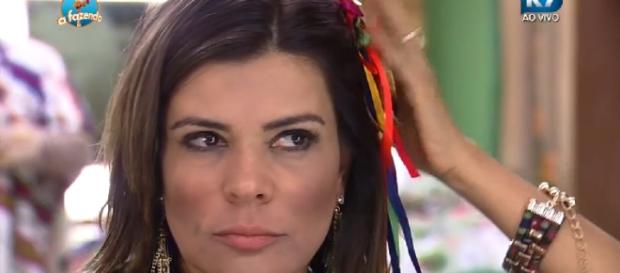 Mara Maravilha se descuida e exibe parte íntima Mara Maravilha se descuida e exibe parte íntima