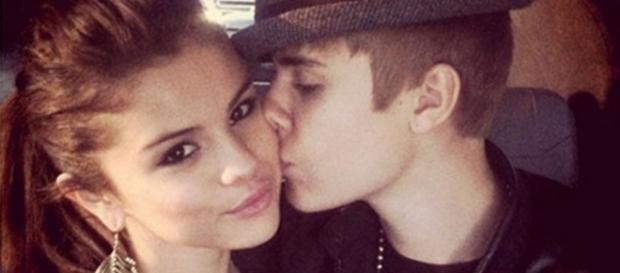 O casal separou-se no ano passado. O casal separou-se no ano passado.