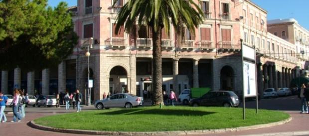 Piazza Pitagora, il cuore della città di Crotone. Piazza Pitagora, il cuore della città di Crotone.