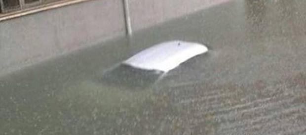 Auto sommersa dall'acqua Madonna delle Grazie Auto sommersa dall'acqua Madonna delle Grazie