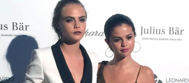 Cara Delevingne e Selena Gomez são boas amigas. Cara Delevingne e Selena Gomez são boas amigas.