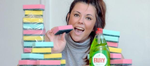 Emma adora comer esponjas com Fairy. Emma adora comer esponjas com Fairy.