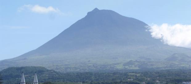 Montanha do Pico, o ponto mais alto de Portugal. Montanha do Pico, o ponto mais alto de Portugal.