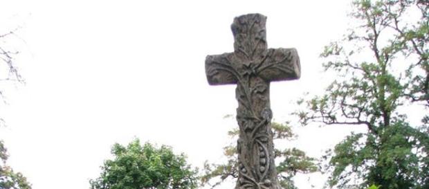 Nagrobek typu skalniak z zamszoną tablicą Nagrobek typu skalniak z zamszoną tablicą