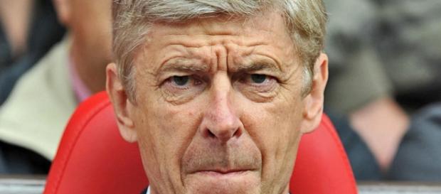 Arsène Wenger de saída após 19 anos no Arsenal. Arsène Wenger de saída após 19 anos no Arsenal.