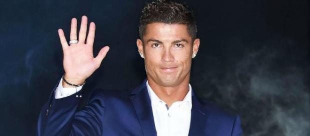 Cristiano Ronaldo está perto de sair de Madrid. Cristiano Ronaldo está perto de sair de Madrid.