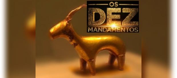 Os Dez Mandamentos: Arão constrói bezerro de ouro Os Dez Mandamentos: Arão constrói bezerro de ouro