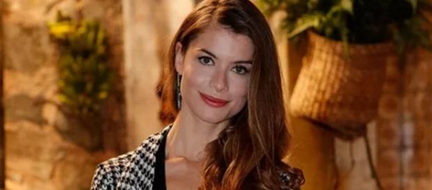 Alinne Moraes recebe alta de hospital Alinne Moraes recebe alta de hospital