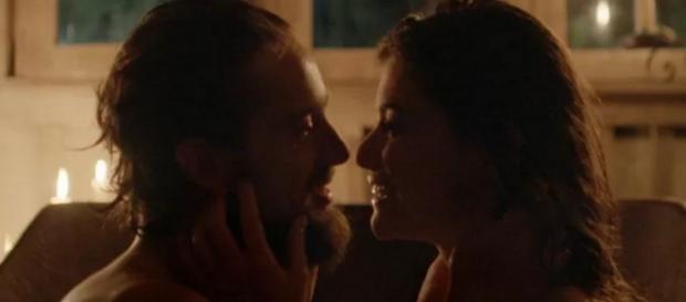 Felipe e Lívia tem primeira noite de amor Felipe e Lívia tem primeira noite de amor