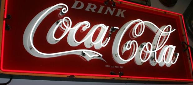 Lavarse el pelo con coca cola, la nueva moda. Lavarse el pelo con coca cola, la nueva moda.