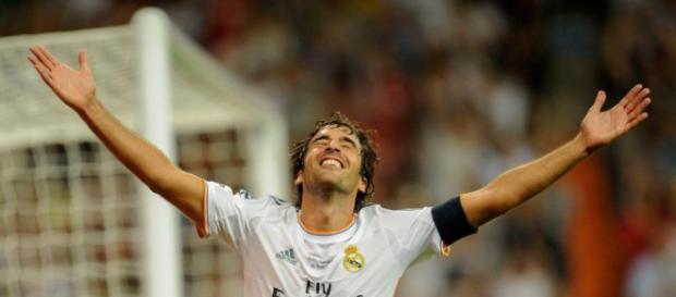 Raúl celebra su último gol con la camiseta blanca Raúl celebra su último gol con la camiseta blanca