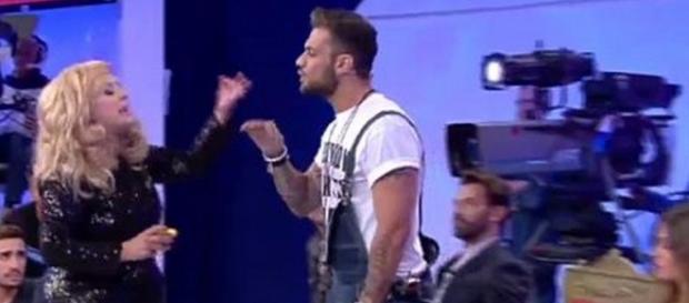 Uomini e Donne: nuovo litigio tra Tina e Gianmarco Uomini e Donne: nuovo litigio tra Tina e Gianmarco