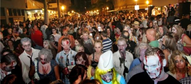 ZombiCon atrai milhares de pessoas todos os anos. ZombiCon atrai milhares de pessoas todos os anos.