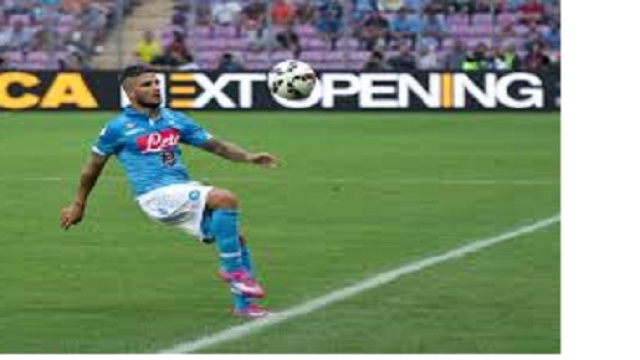 Lorenzo Insigne in campo contro la Fiorentina