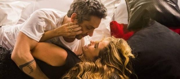 Atena e Romero passam a noite juntos Atena e Romero passam a noite juntos
